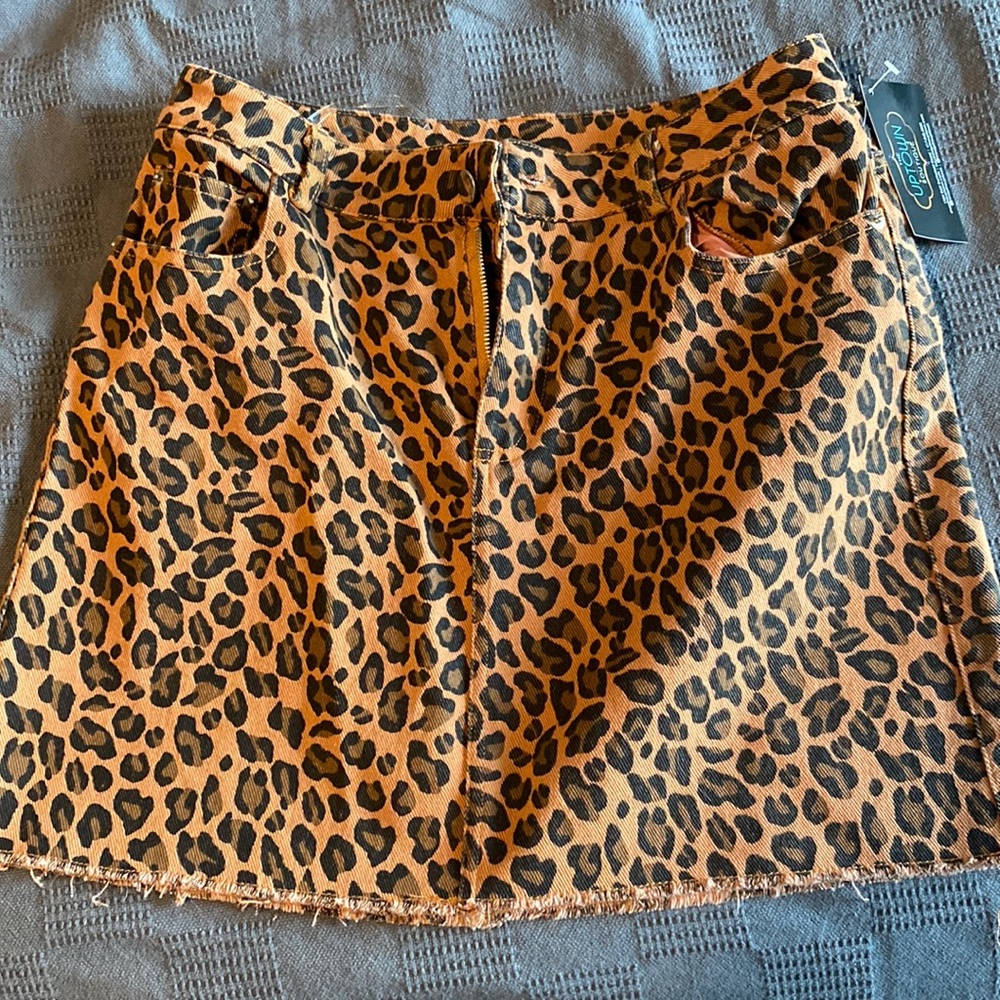 Entro leopard skirt NWT
